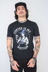 Camiseta Unissex Preta Coffe is my Potion